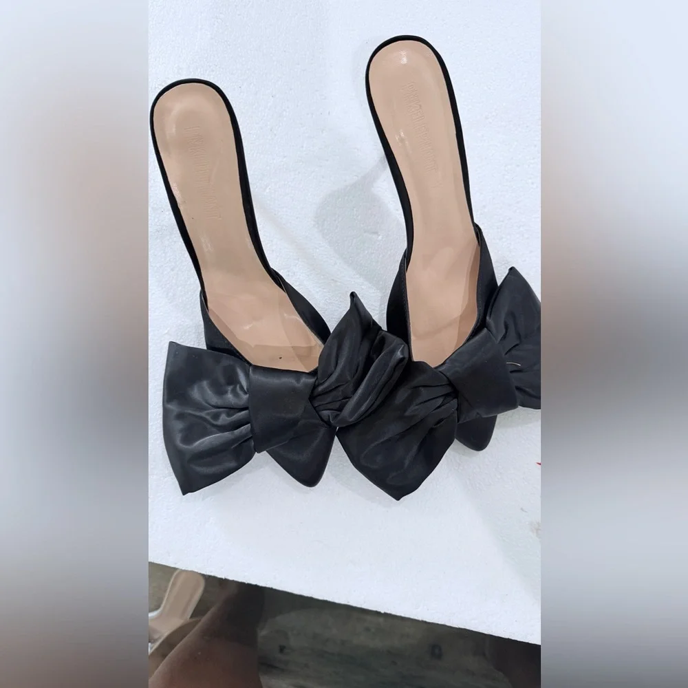 Elegant Black Shoes with Bow Detail